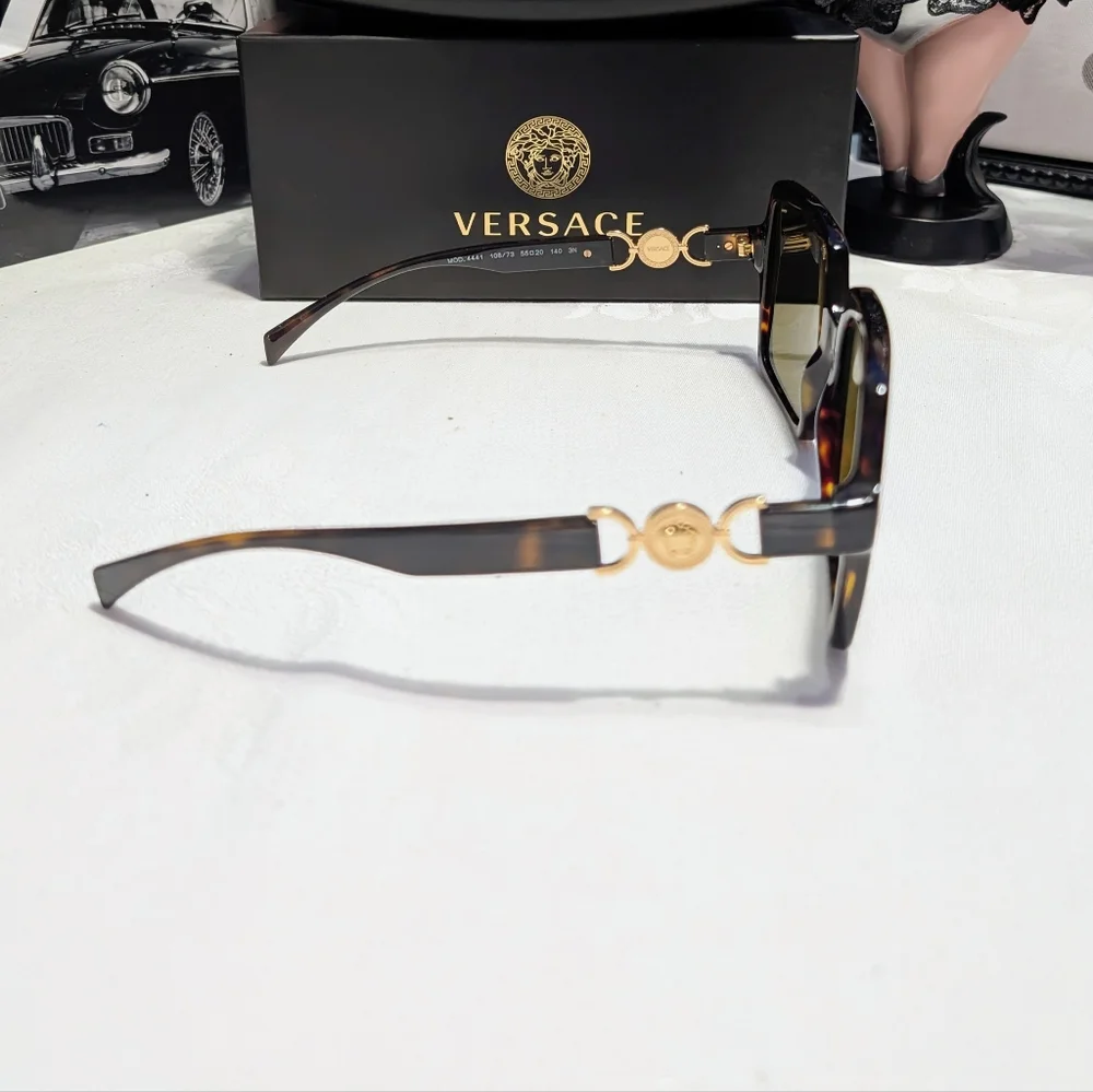 Versace nib chic